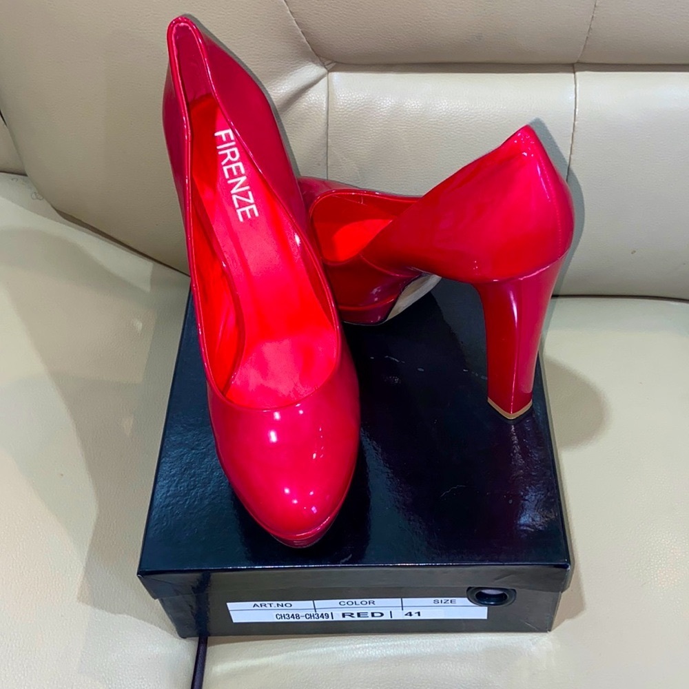 Red Pumps - Picture 3 of 4